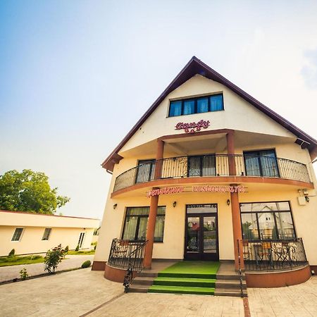 Candy Pensiune&Restaurant Dumbrava Roşie Zewnętrze zdjęcie