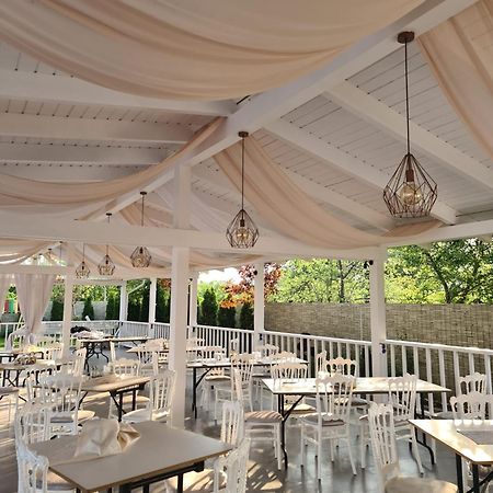 Candy Pensiune&Restaurant Dumbrava Roşie Zewnętrze zdjęcie
