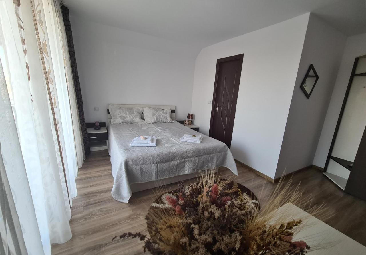 Candy Pensiune&Restaurant Dumbrava Roşie Zewnętrze zdjęcie