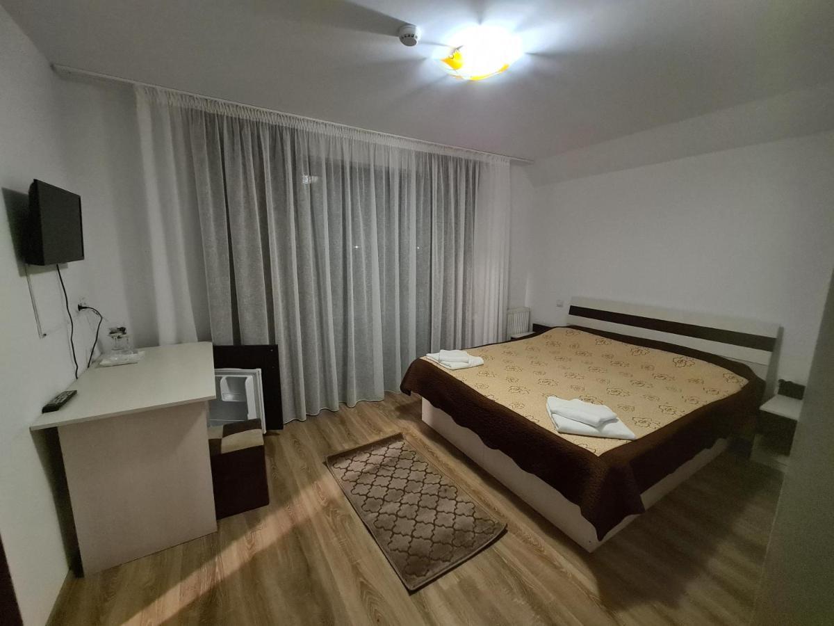 Candy Pensiune&Restaurant Dumbrava Roşie Zewnętrze zdjęcie