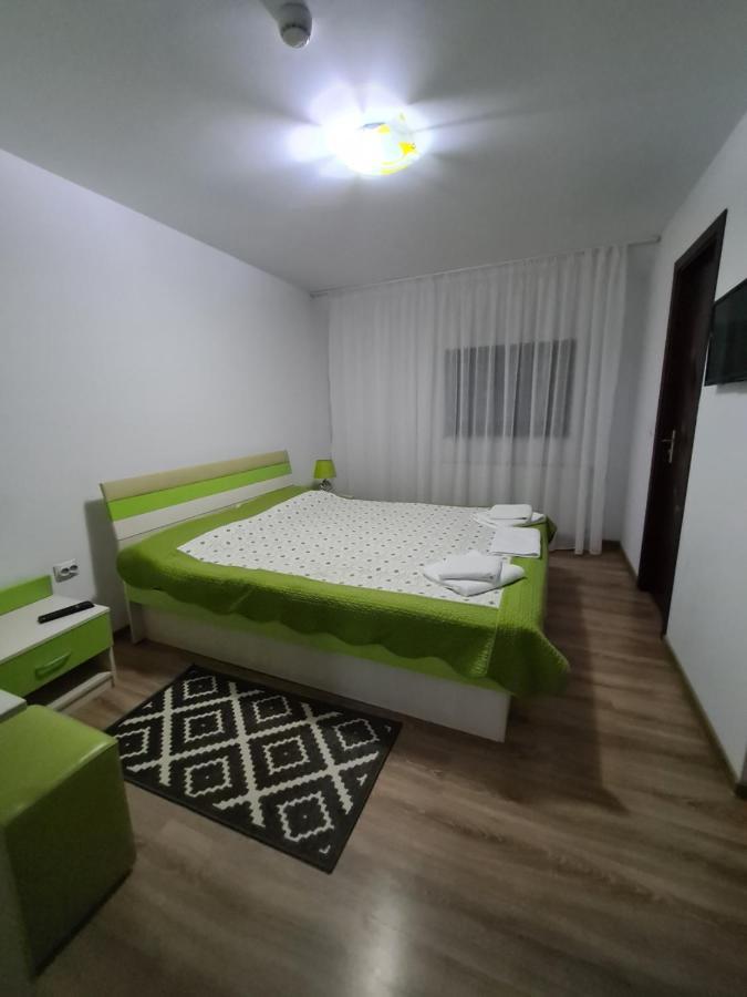 Candy Pensiune&Restaurant Dumbrava Roşie Zewnętrze zdjęcie