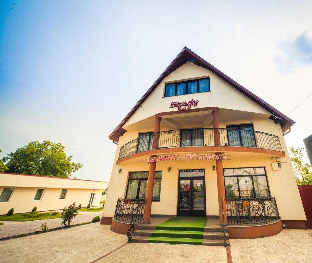 Candy Pensiune&Restaurant Dumbrava Roşie Zewnętrze zdjęcie