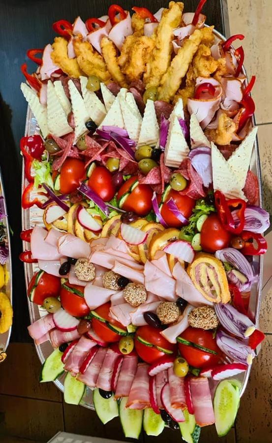 Candy Pensiune&Restaurant Dumbrava Roşie Zewnętrze zdjęcie
